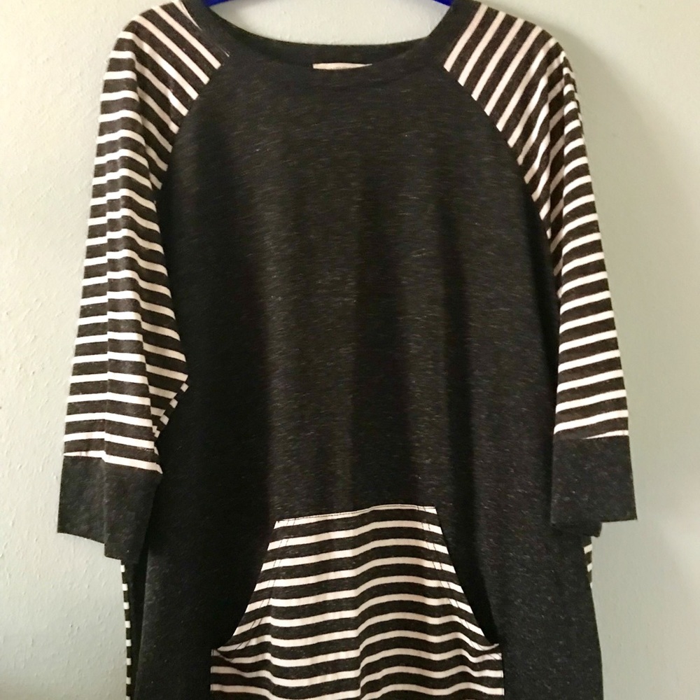 Umgee top with kangaroo pocket, XL